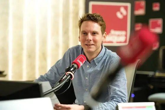 Max Dozolme est journaliste, musicologue et producteur de radio. 